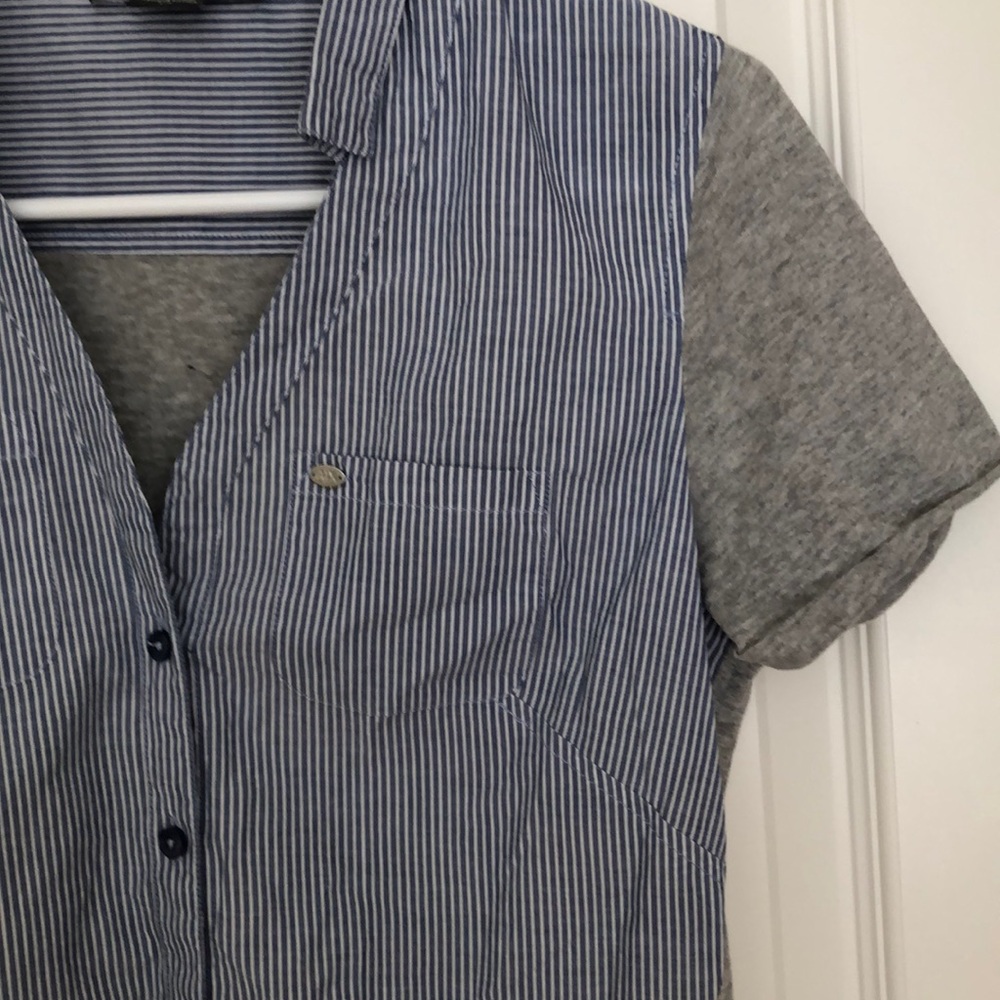 Button down casual top - Picture 3 of 5